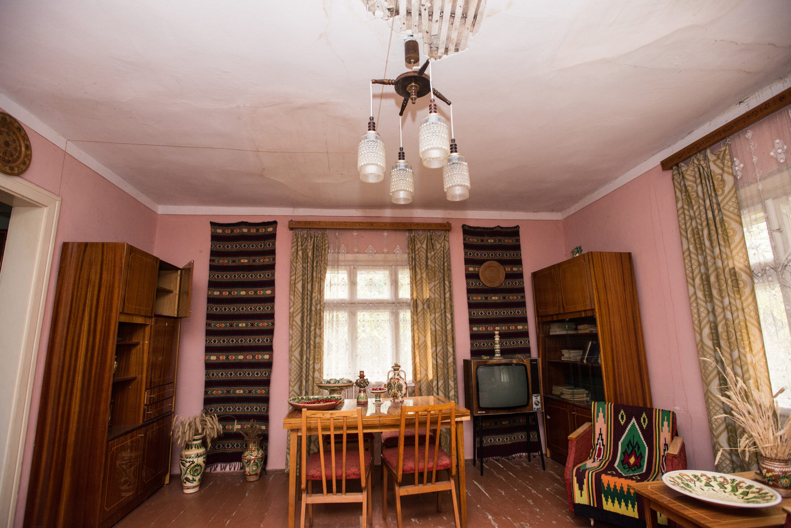 Вітальня в будинку Івано-Франківської області. Фото: Наталка Дяченко