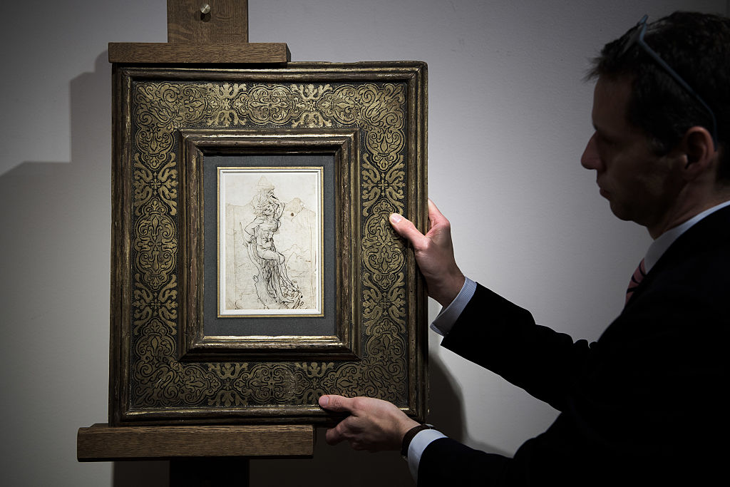 A member of Paris auctioneer Tajan displays a previously undiscovered drawing by Leonardo da Vinci at the auction house in Paris on December 13, 2016.The rare drawing is valued at around 16 million USD. / AFP / PHILIPPE LOPEZ        (Photo credit should read PHILIPPE LOPEZ/AFP via Getty Images)