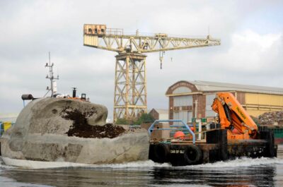 У Глазго скульптура «Плавуча голова» знову опиниться у воді після реставрації