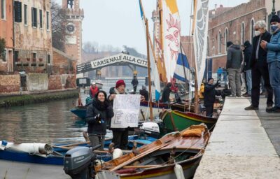 У Венеції протестують проти «вторгнення» бієнале в Арсенал 