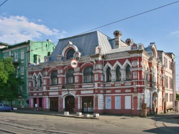 Від обстрілів рф постраждала Київська мала опера