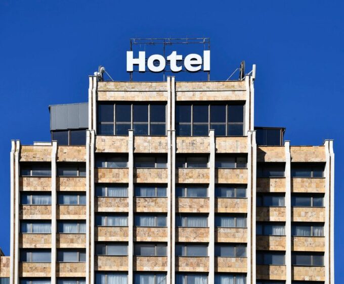 «Гранд готель» у Приштині — одна з локацій Manifesta 14