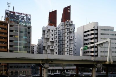У Токіо почали демонтувати капсульну вежу «Накагін» 