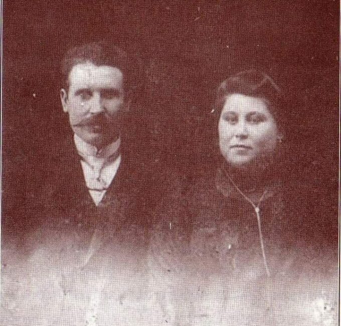 Степан Мєлєшков з дружиною  Олександрою Євдокимівною. Фото 1918 року. @guliaypolehistory