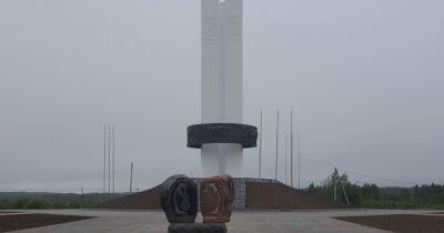На Чернігівщині демонтують радянський монумент «Три сестри»