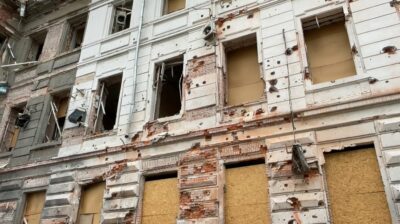 У Харкові внаслідок обстрілів рф пошкоджено близько 10 будівель за проєктом Олексія Бекетового