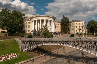 У Києві суд зобов’язав укласти охоронний договір на Жовтневий палац