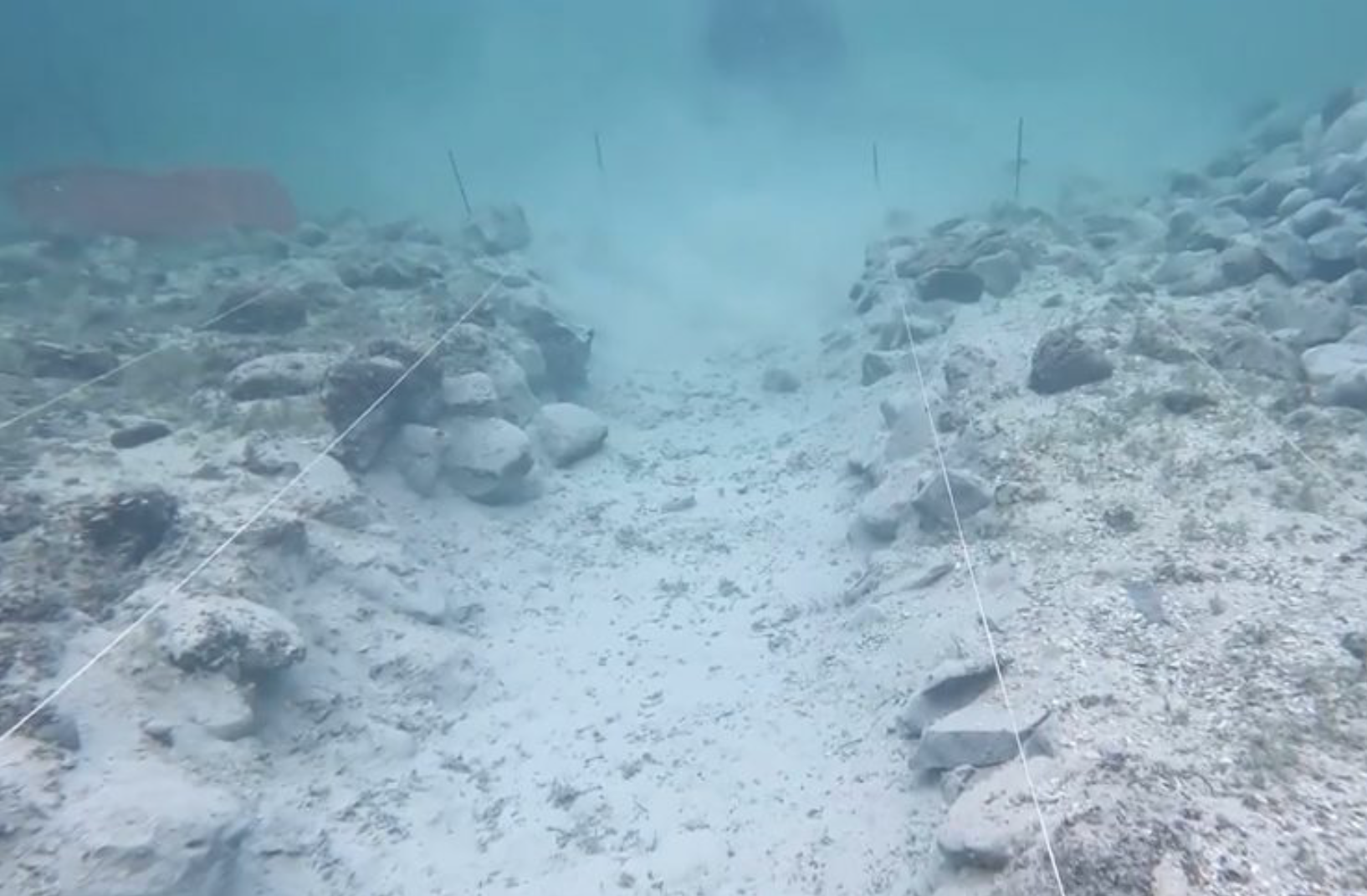 Что нашли в озере. Озеро под водой. Подводные пирамиды.