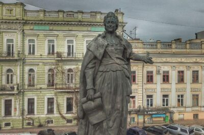 Монументи Катерині ІІ та Суворову в Одесі демонтують