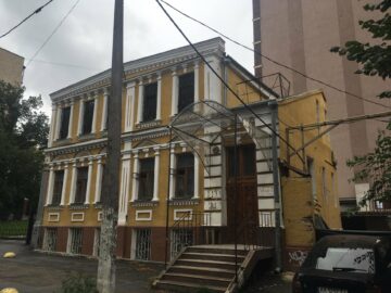 У Києві відновили знесення історичної будівлі  під час блекауту