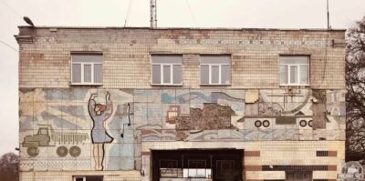 До ретромузею в Дніпрі передали фрагмент зруйнованої мозаїки з автотранспортного підприємства