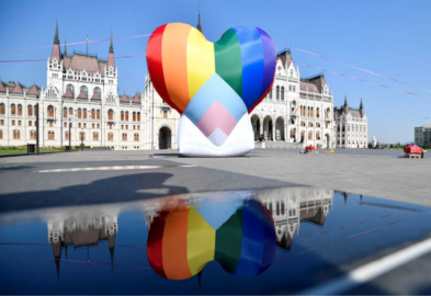 В Угорщині звільнили директора музею за ЛГБТ-фото на виставці
