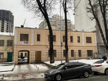 У Києві руйнують двоповерховий 120-річний будинок