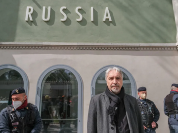 Мінкультр Італії вимагає відставки членкині ради Венеційської бієнале через повернення Росії